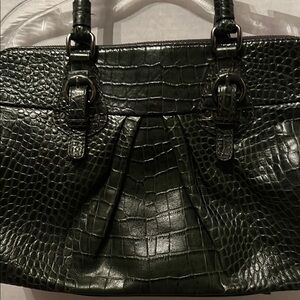 Elegant Green Crocodile-Embossed Women's Bag